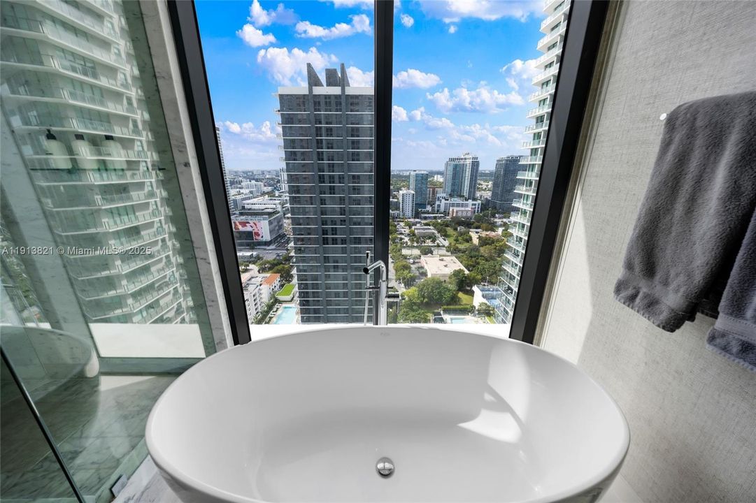 For Rent: $13,000 (3 beds, 3 baths, 1649 Square Feet)