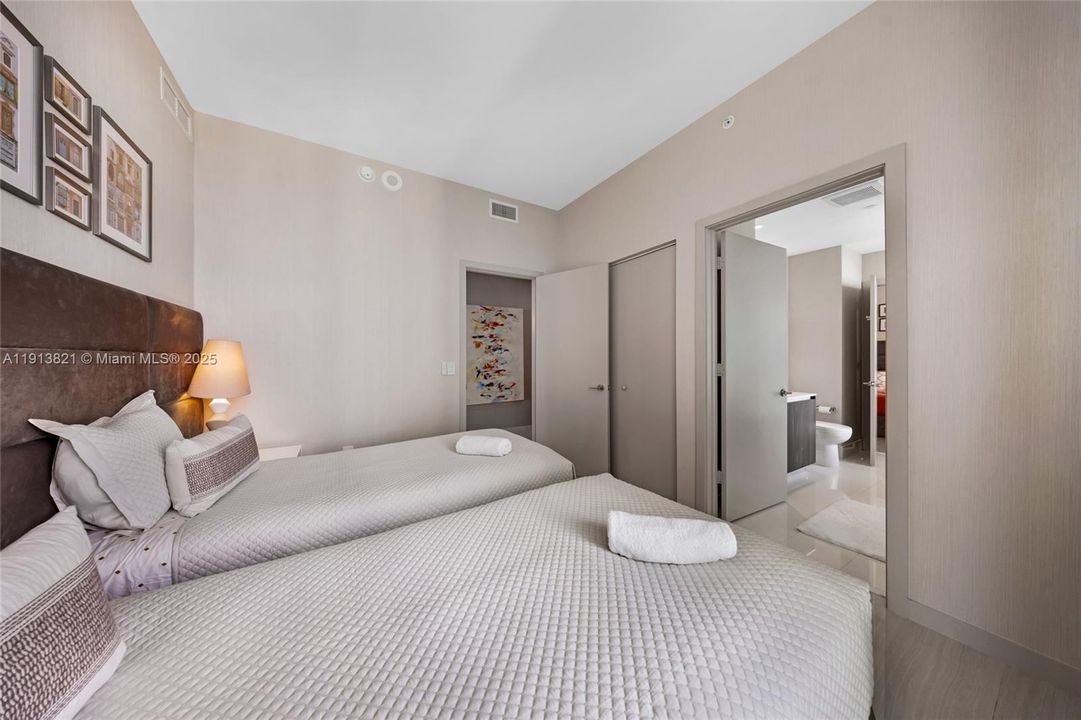 For Rent: $13,000 (3 beds, 3 baths, 1649 Square Feet)