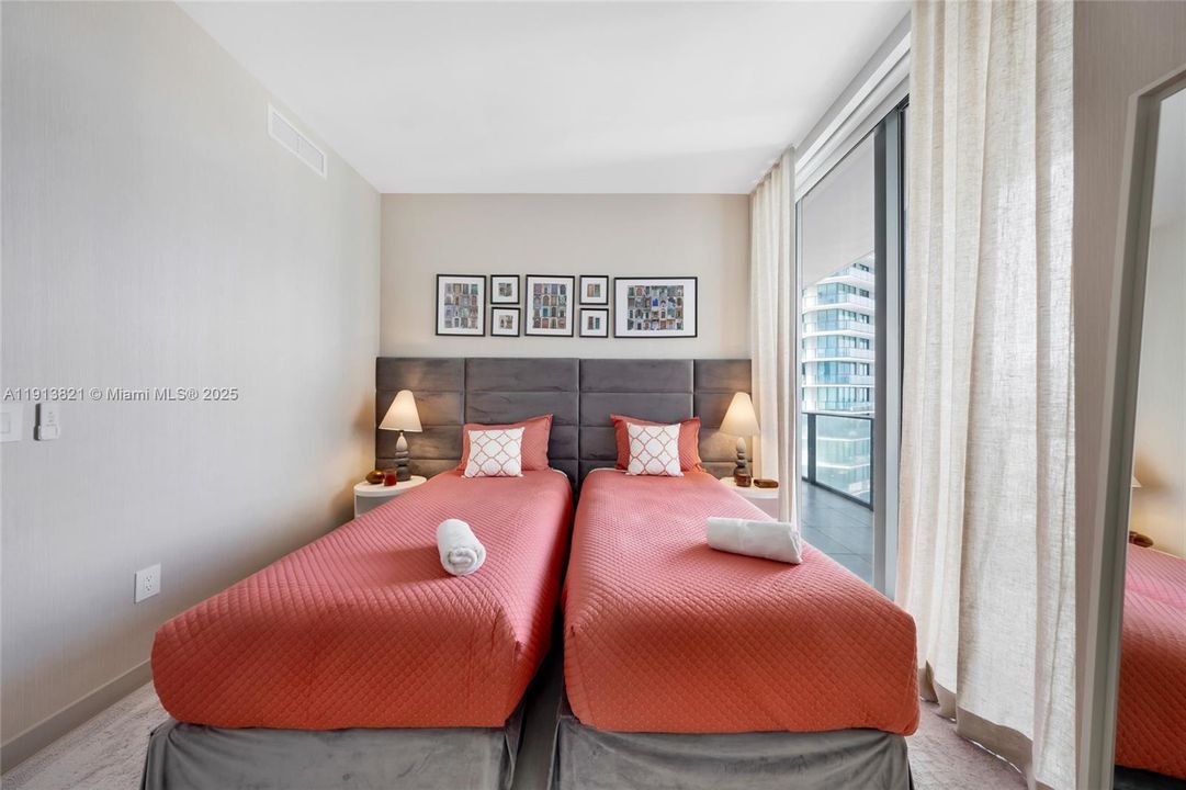 For Rent: $13,000 (3 beds, 3 baths, 1649 Square Feet)