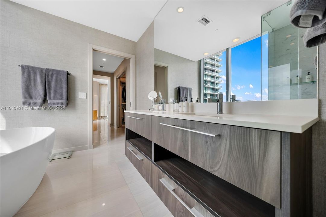 For Rent: $13,000 (3 beds, 3 baths, 1649 Square Feet)