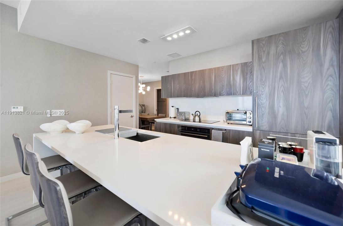 For Rent: $13,000 (3 beds, 3 baths, 1649 Square Feet)