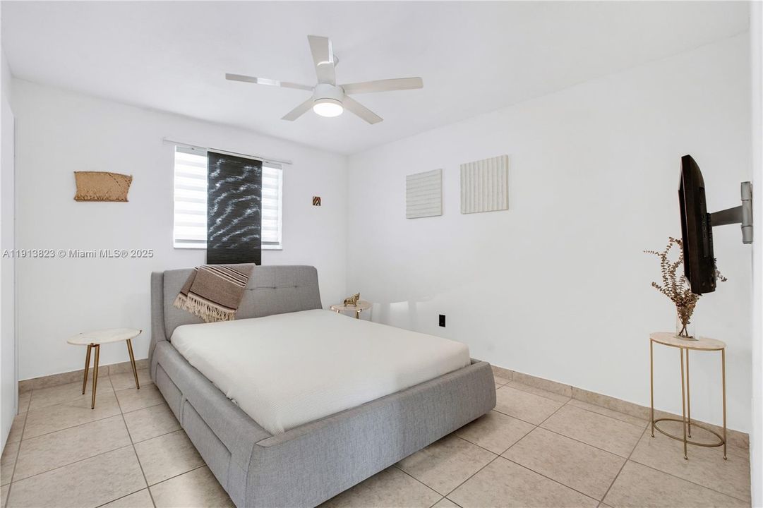 Active With Contract: $387,000 (1 beds, 1 baths, 720 Square Feet)