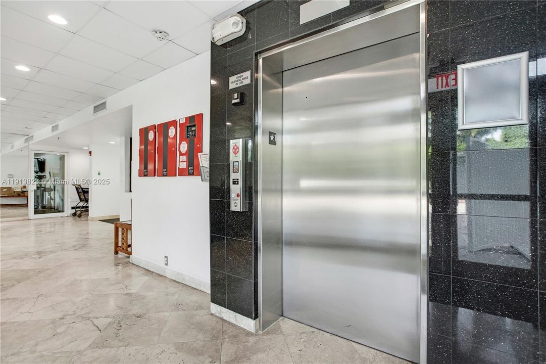 Active With Contract: $387,000 (1 beds, 1 baths, 720 Square Feet)