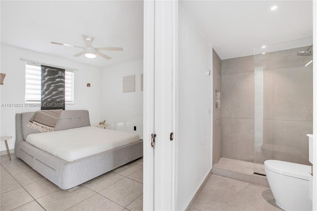 Active With Contract: $387,000 (1 beds, 1 baths, 720 Square Feet)