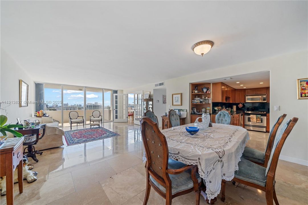 待售: $1,000,000 (2 贝兹, 2 浴室, 1238 平方英尺)