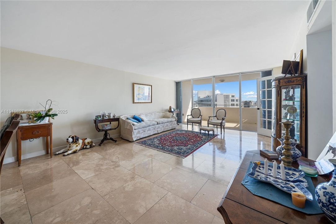 待售: $1,000,000 (2 贝兹, 2 浴室, 1238 平方英尺)