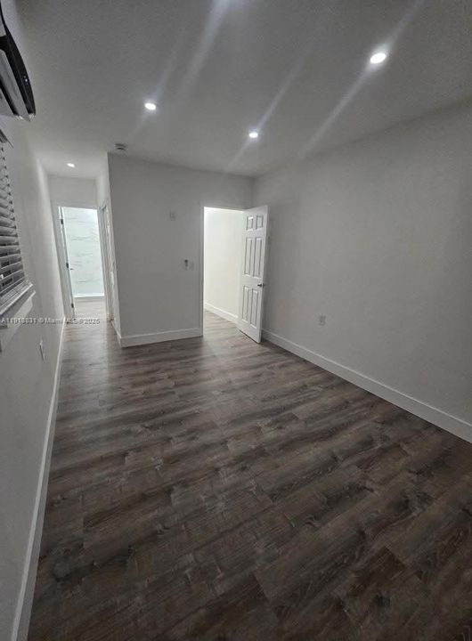 Под контрактом: $3,850 (3 спален, 2 ванн, 1900 Квадратных фут)