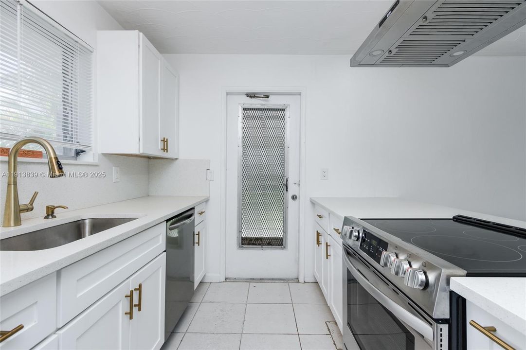 Active With Contract: $1,500,000 (0 beds, 0 baths, 2275 Square Feet)