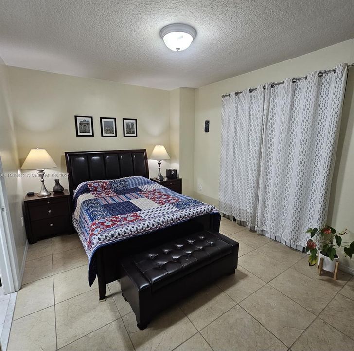 В аренду: $2,600 (2 спален, 2 ванн, 934 Квадратных фут)