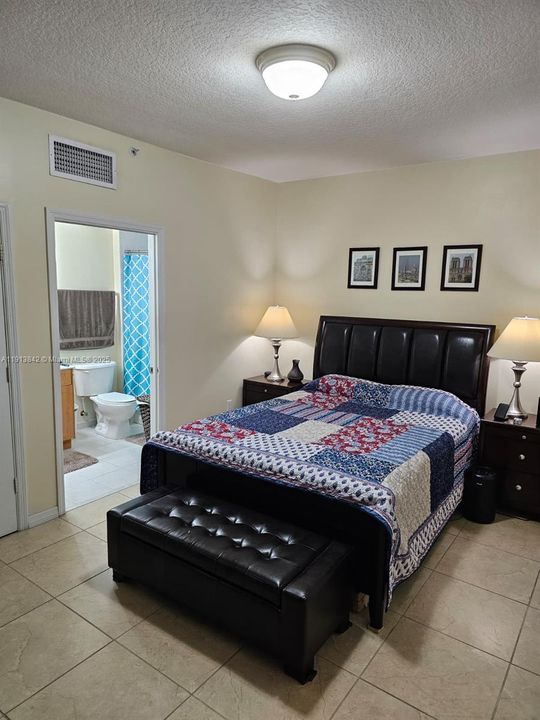 В аренду: $2,600 (2 спален, 2 ванн, 934 Квадратных фут)