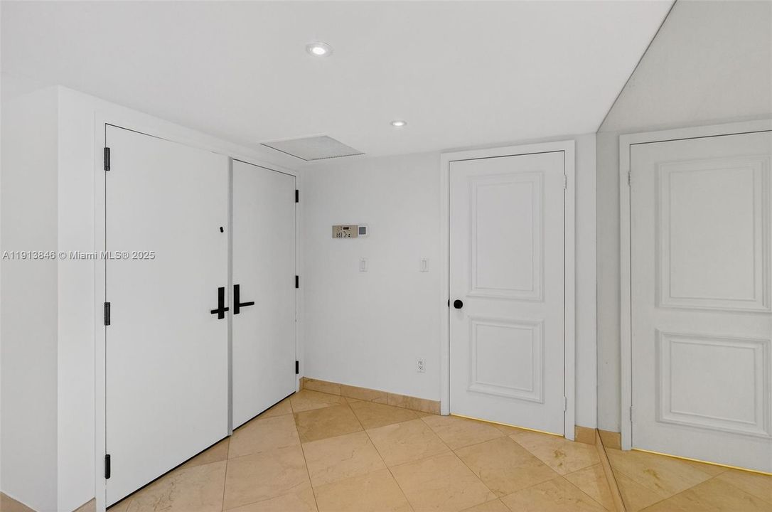 待售: $1,450,000 (2 贝兹, 3 浴室, 1882 平方英尺)