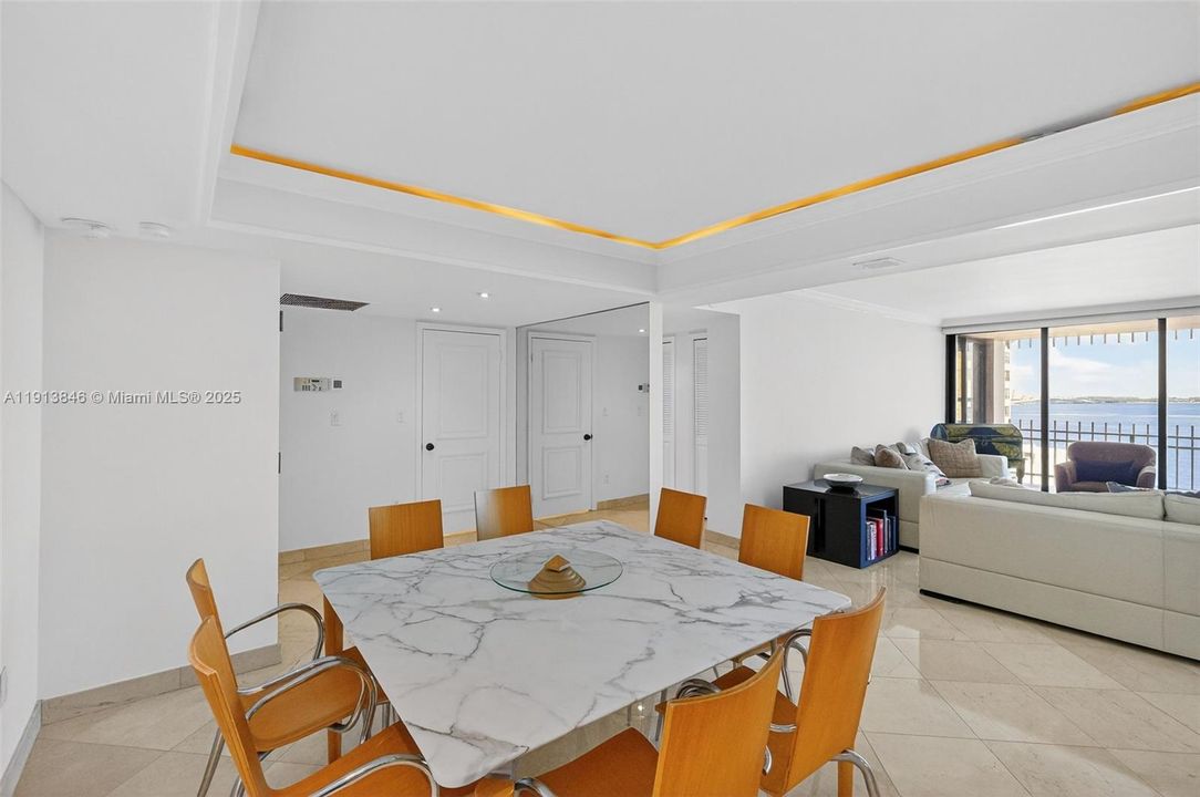 待售: $1,450,000 (2 贝兹, 3 浴室, 1882 平方英尺)