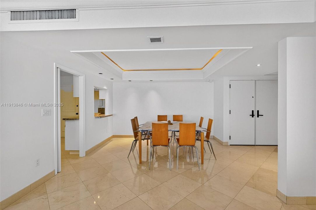 待售: $1,450,000 (2 贝兹, 3 浴室, 1882 平方英尺)