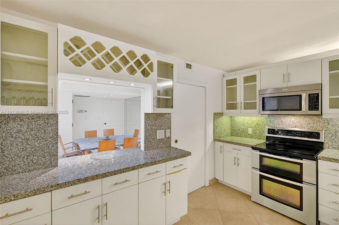 待售: $1,450,000 (2 贝兹, 3 浴室, 1882 平方英尺)