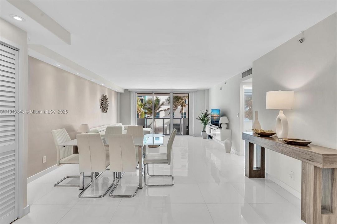 В аренду: $3,550 (1 спален, 1 ванн, 905 Квадратных фут)