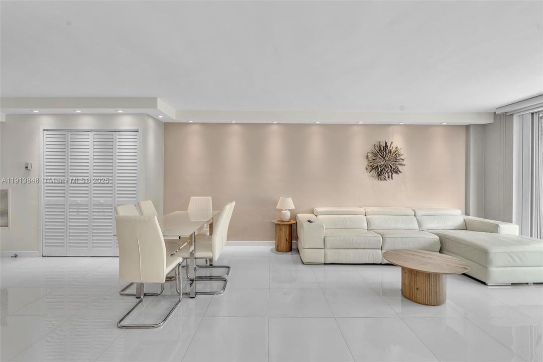 В аренду: $3,550 (1 спален, 1 ванн, 905 Квадратных фут)