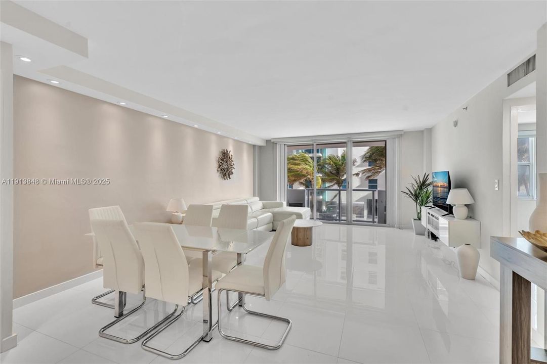 В аренду: $3,550 (1 спален, 1 ванн, 905 Квадратных фут)