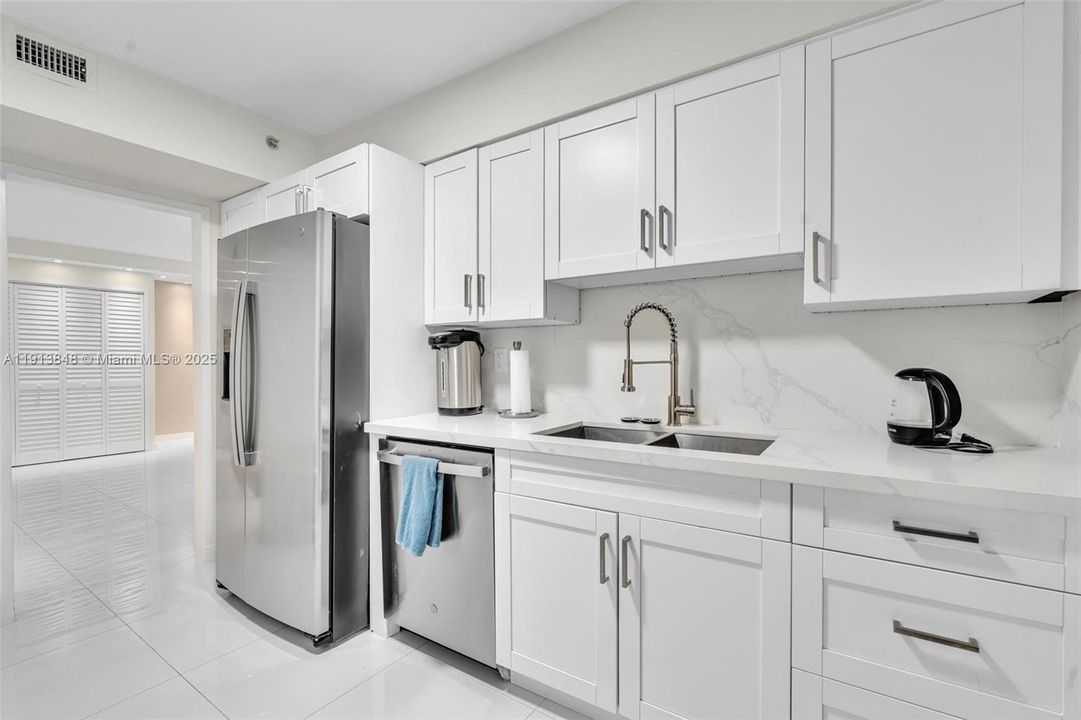 В аренду: $3,550 (1 спален, 1 ванн, 905 Квадратных фут)