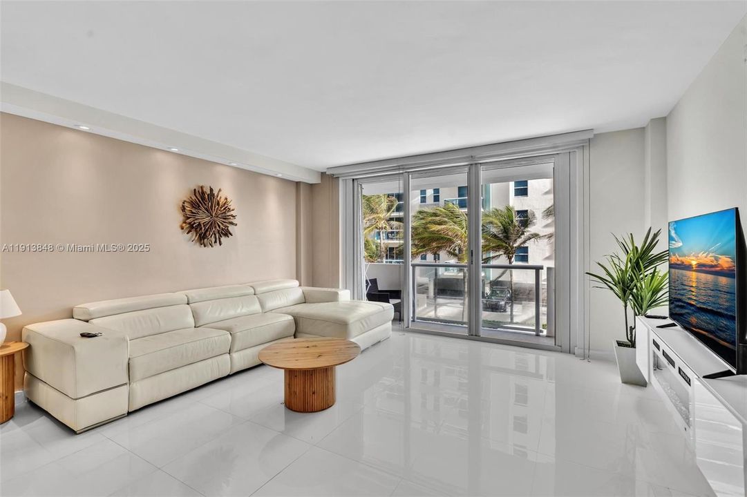 В аренду: $3,550 (1 спален, 1 ванн, 905 Квадратных фут)