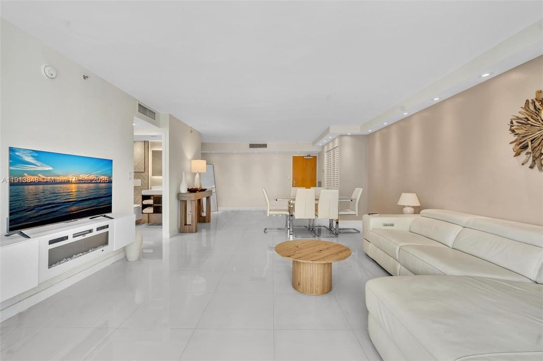 В аренду: $3,550 (1 спален, 1 ванн, 905 Квадратных фут)