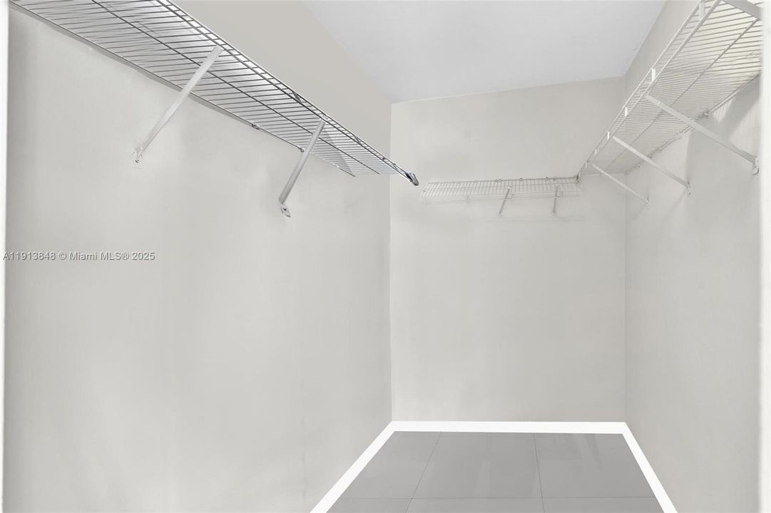 В аренду: $3,550 (1 спален, 1 ванн, 905 Квадратных фут)