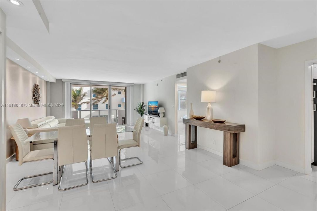 В аренду: $3,550 (1 спален, 1 ванн, 905 Квадратных фут)