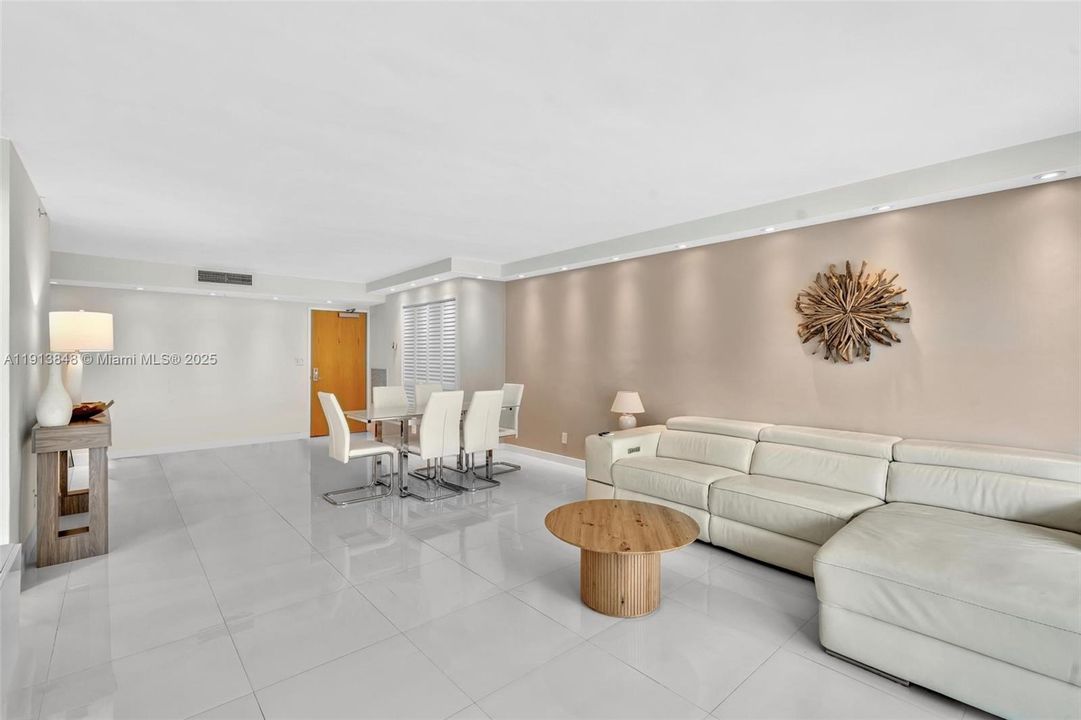 В аренду: $3,550 (1 спален, 1 ванн, 905 Квадратных фут)