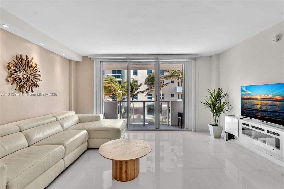 В аренду: $3,550 (1 спален, 1 ванн, 905 Квадратных фут)