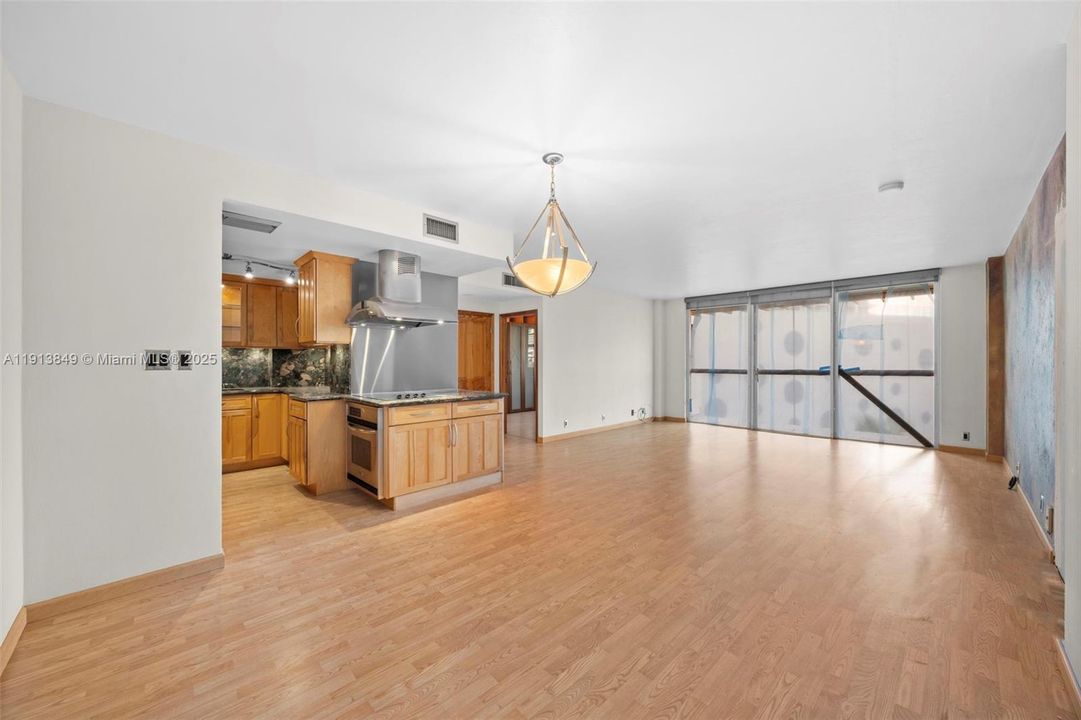 В аренду: $2,350 (1 спален, 1 ванн, 790 Квадратных фут)