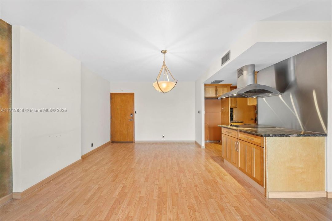 В аренду: $2,350 (1 спален, 1 ванн, 790 Квадратных фут)