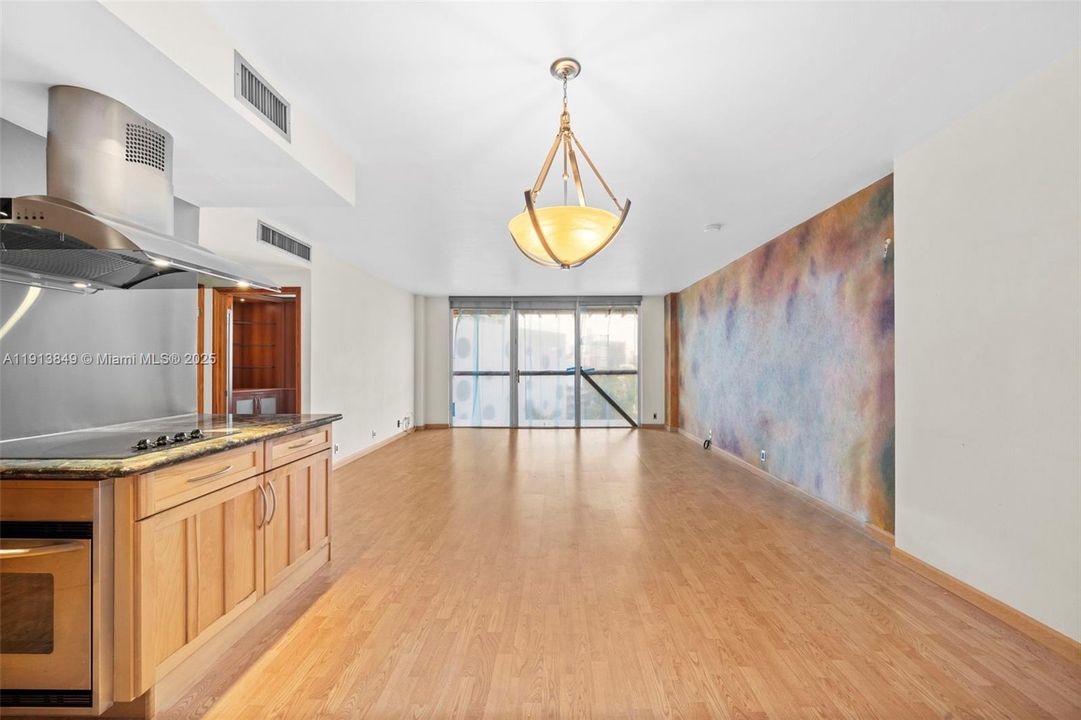 В аренду: $2,350 (1 спален, 1 ванн, 790 Квадратных фут)