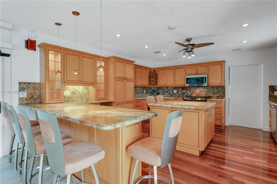 For Rent: $9,000 (3 beds, 2 baths, 2197 Square Feet)