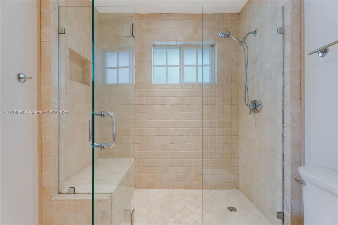 For Rent: $9,000 (3 beds, 2 baths, 2197 Square Feet)