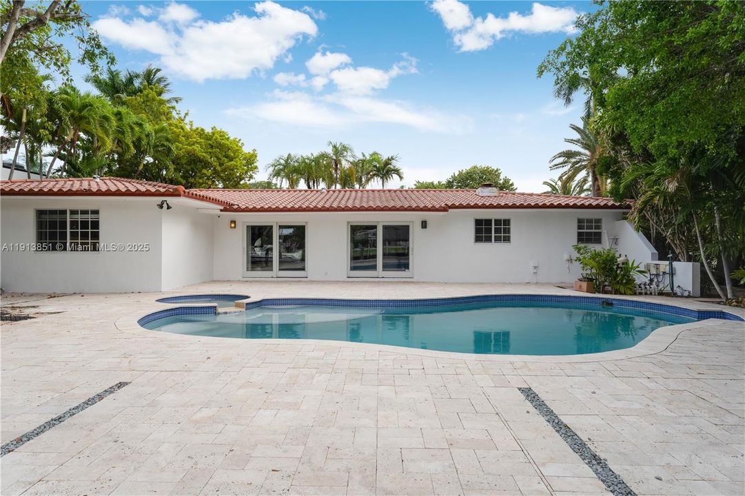 For Rent: $9,000 (3 beds, 2 baths, 2197 Square Feet)