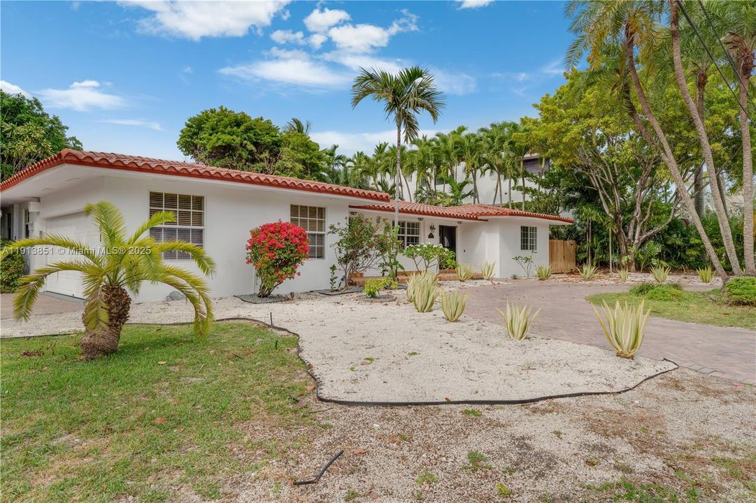 For Rent: $9,000 (3 beds, 2 baths, 2197 Square Feet)