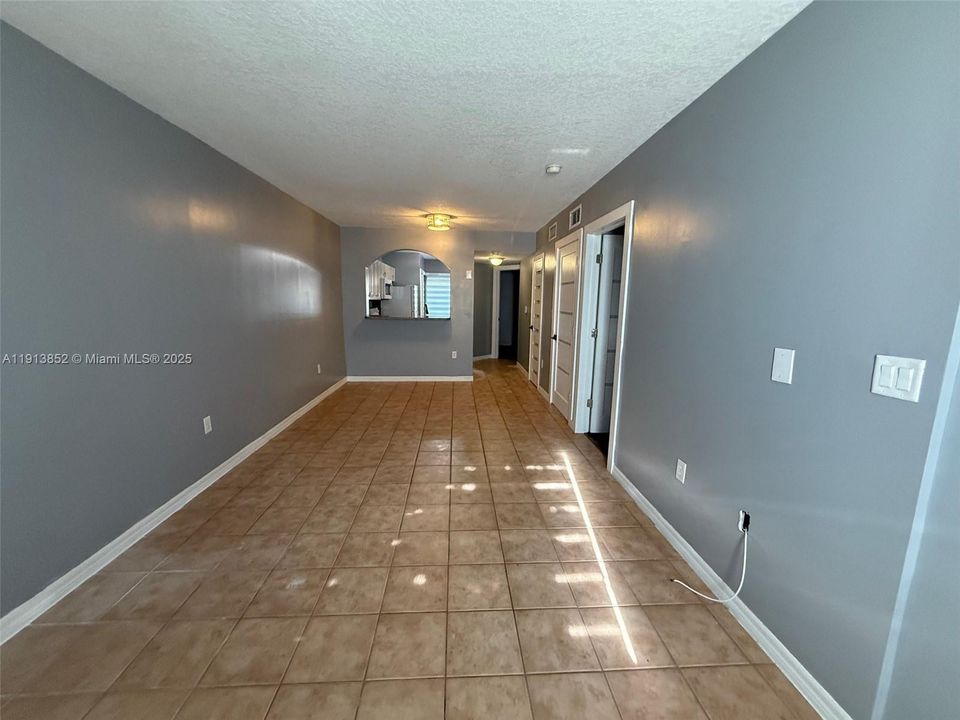 For Rent: $1,900 (2 beds, 2 baths, 920 Square Feet)