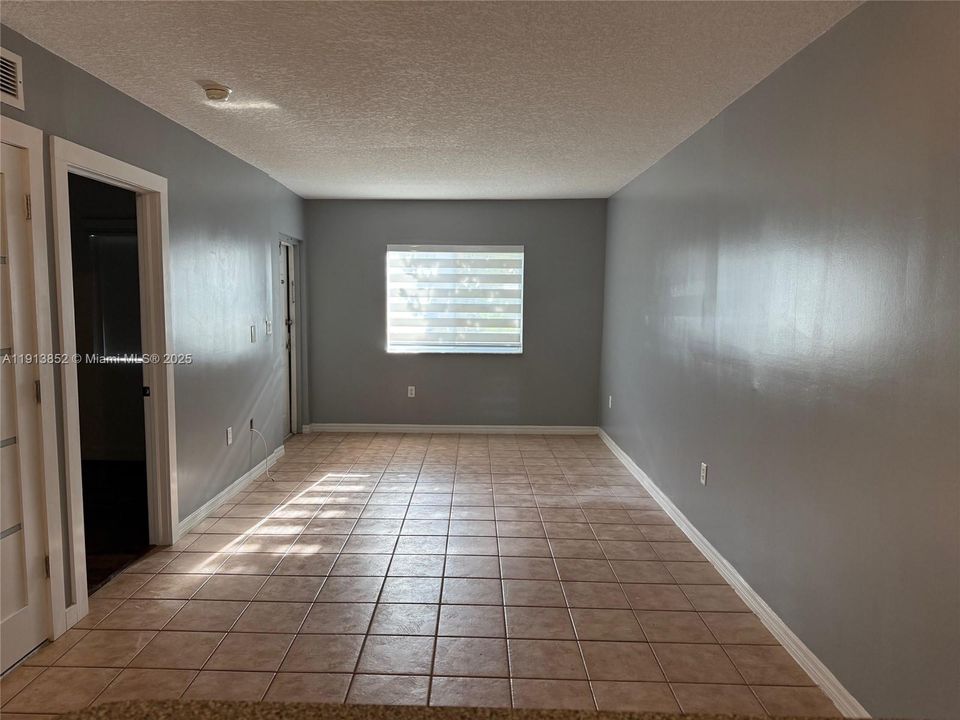 For Rent: $1,900 (2 beds, 2 baths, 920 Square Feet)