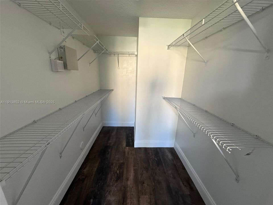 For Rent: $1,900 (2 beds, 2 baths, 920 Square Feet)