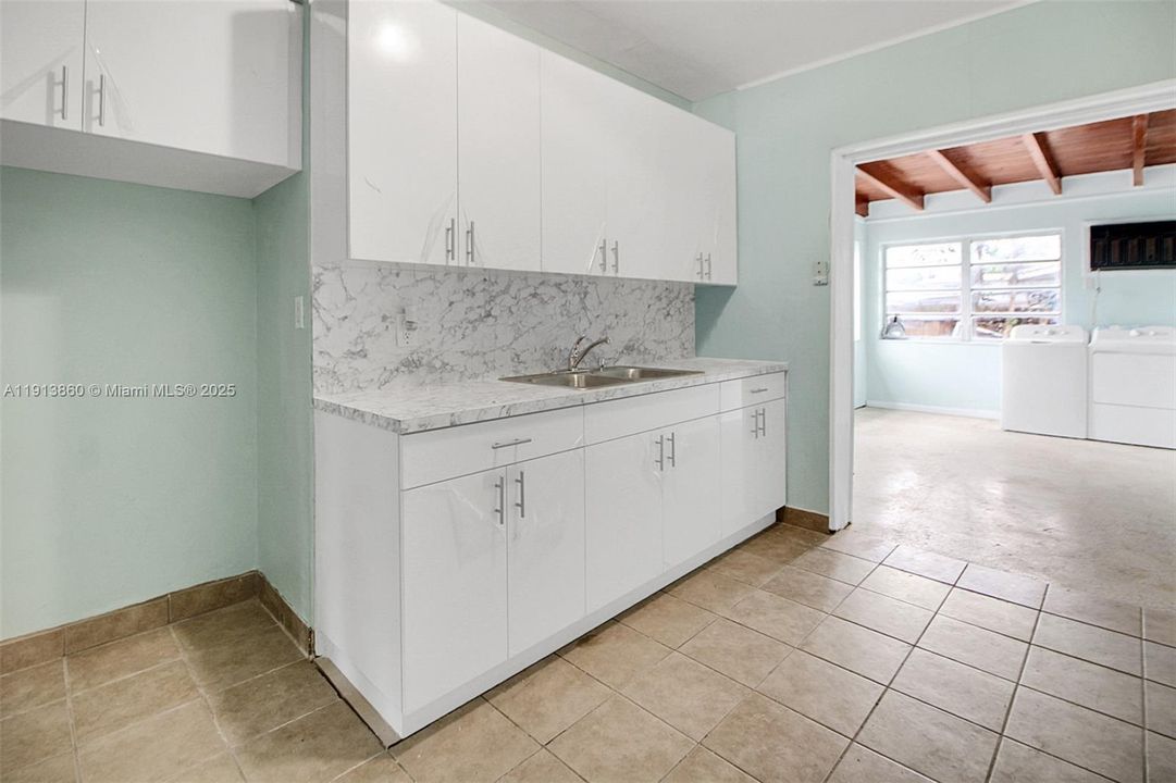 待售: $750,000 (0 贝兹, 0 浴室, 1716 平方英尺)