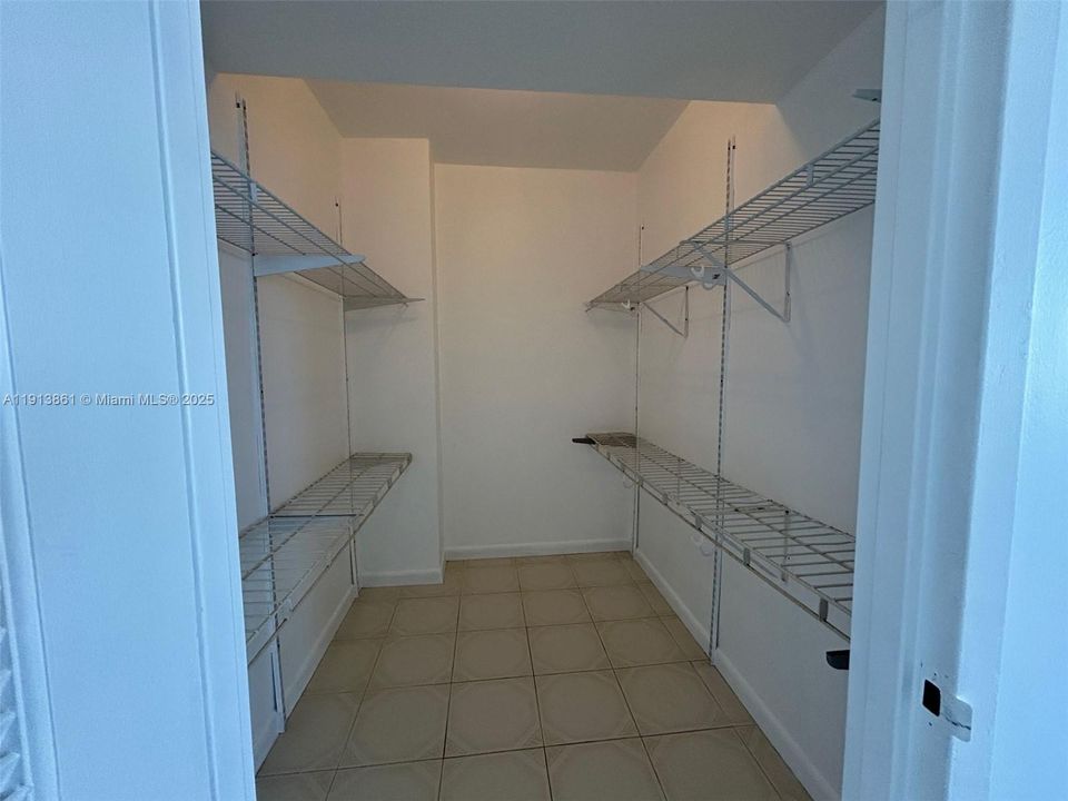 Recently Rented: $2,250 (0 beds, 1 baths, 600 Square Feet)