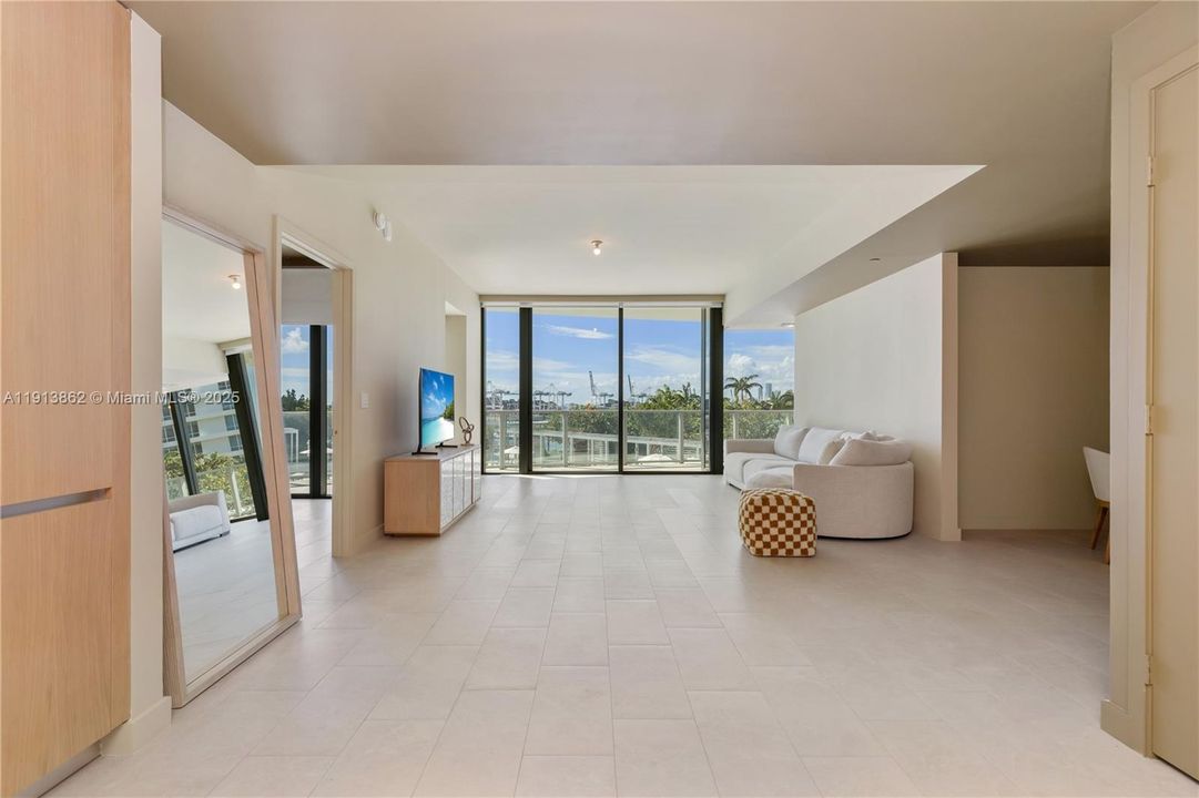 For Rent: $13,000 (1 beds, 1 baths, 1110 Square Feet)