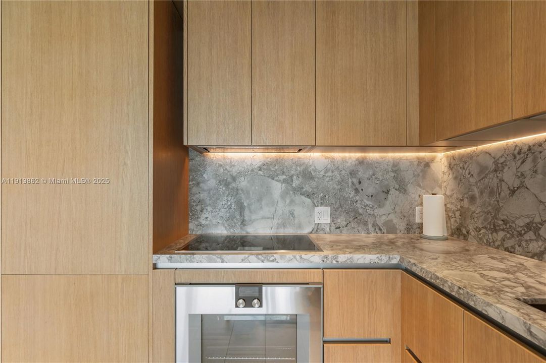 For Rent: $13,000 (1 beds, 1 baths, 1110 Square Feet)