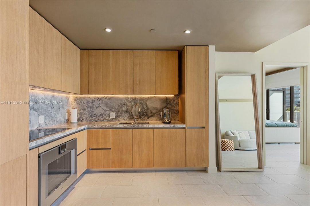 For Rent: $13,000 (1 beds, 1 baths, 1110 Square Feet)