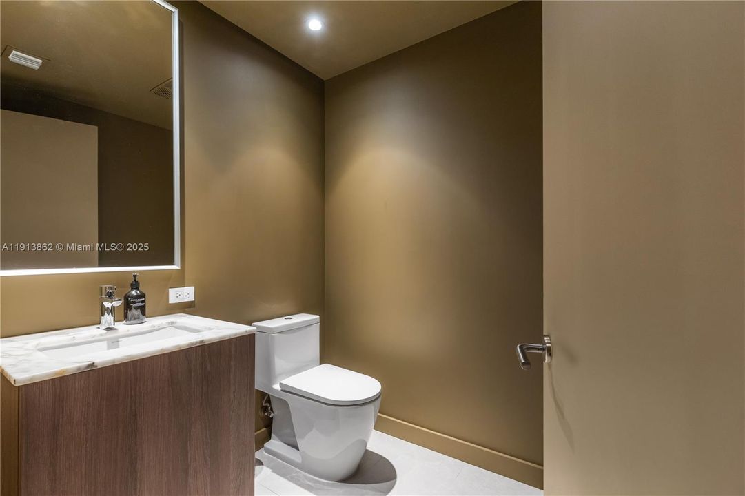 For Rent: $13,000 (1 beds, 1 baths, 1110 Square Feet)