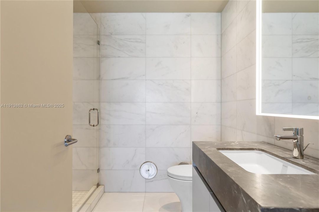 For Rent: $13,000 (1 beds, 1 baths, 1110 Square Feet)