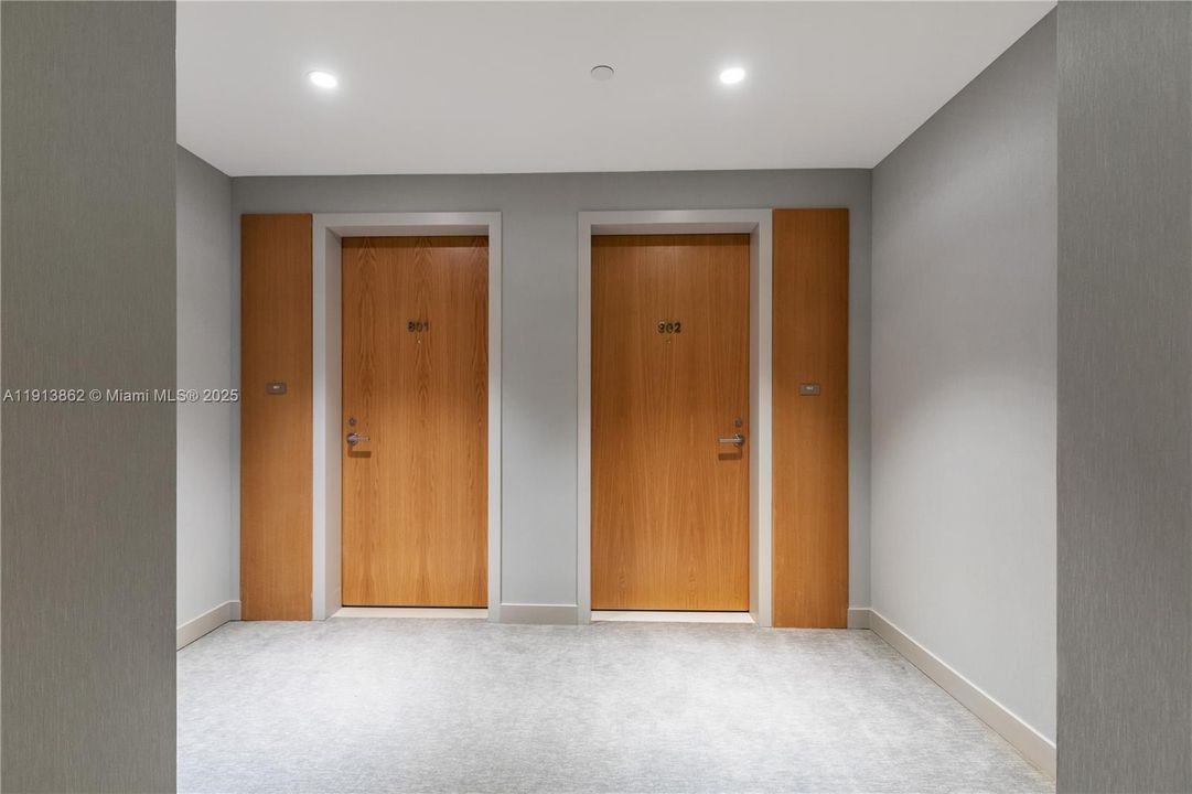 For Rent: $13,000 (1 beds, 1 baths, 1110 Square Feet)