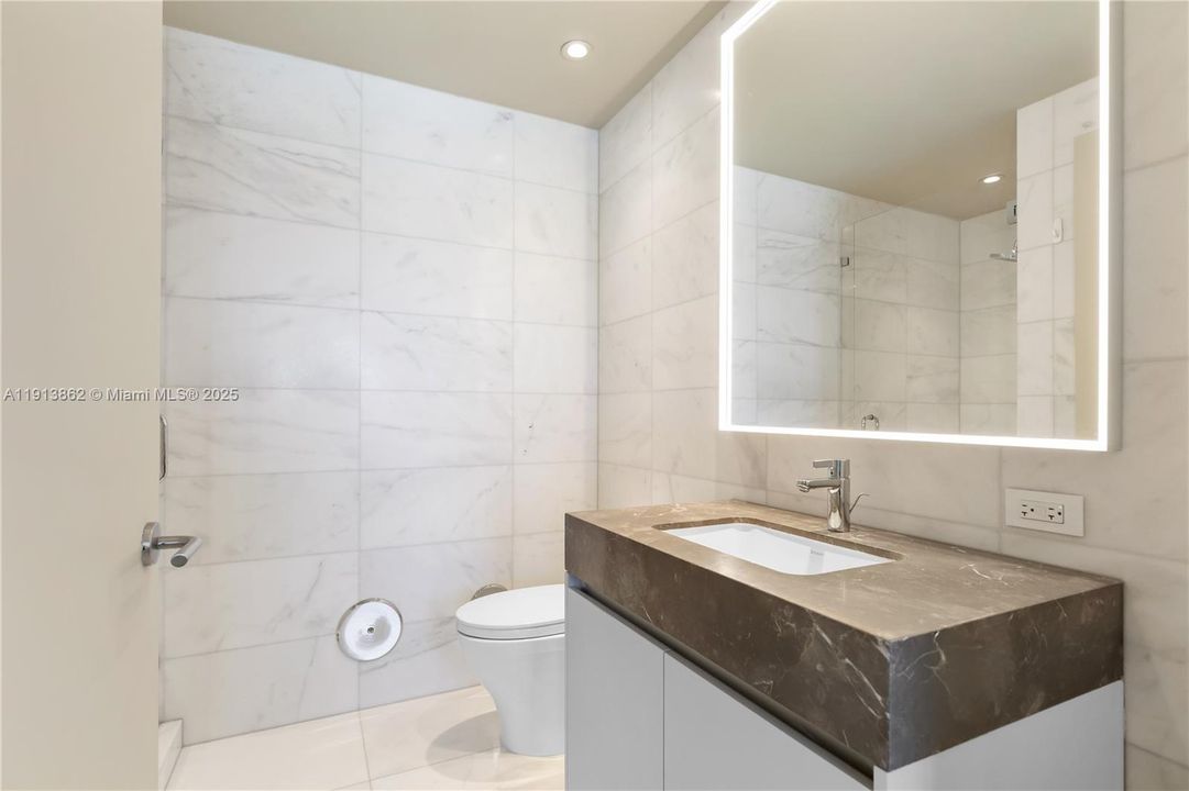 For Rent: $13,000 (1 beds, 1 baths, 1110 Square Feet)