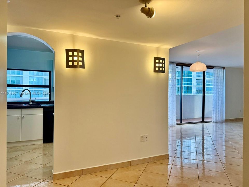 For Rent: $3,400 (2 beds, 2 baths, 1228 Square Feet)