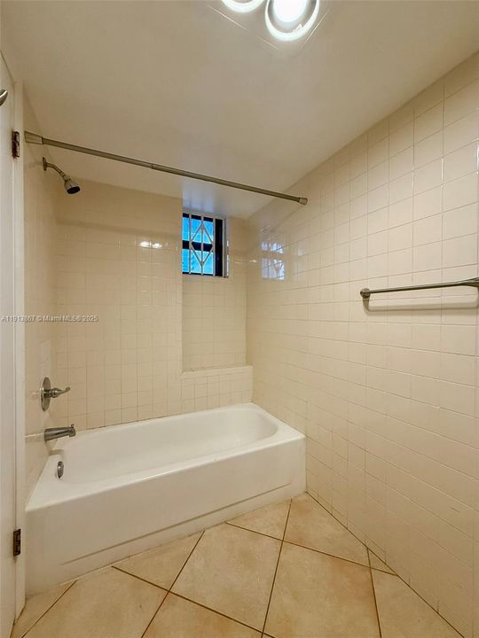 For Rent: $3,400 (2 beds, 2 baths, 1228 Square Feet)