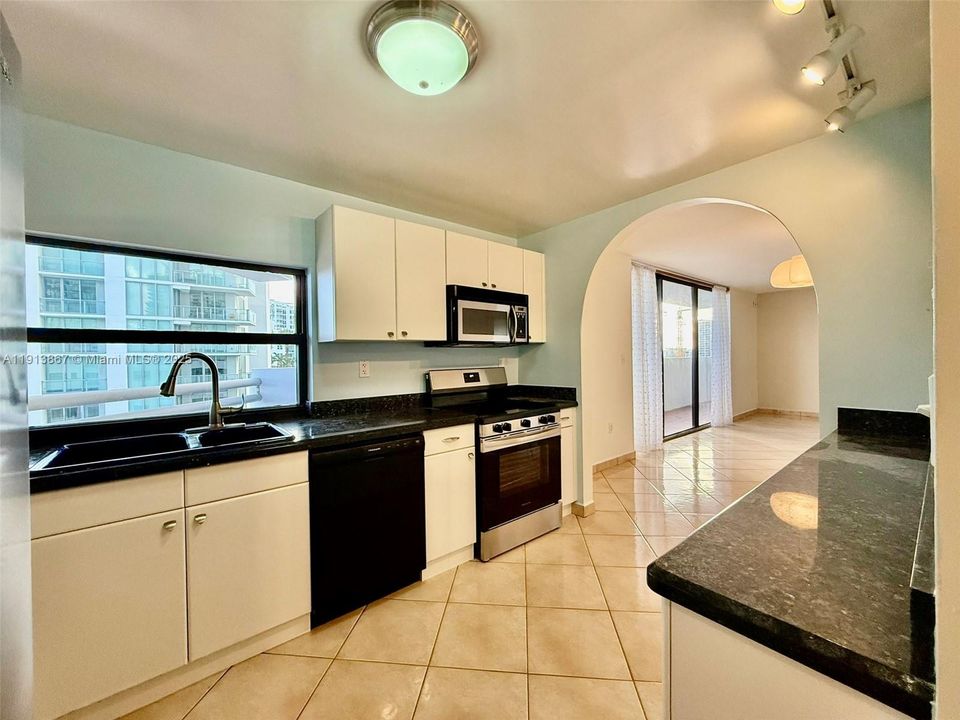 For Rent: $3,400 (2 beds, 2 baths, 1228 Square Feet)